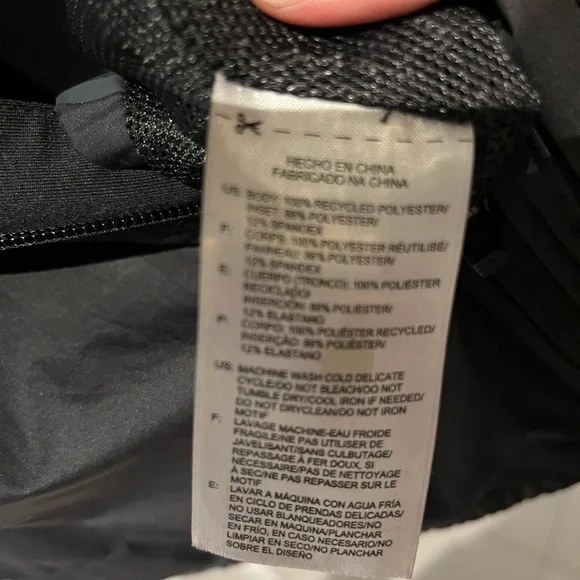 Full zip Reebok windbreaker size small - Picture 4 of 5